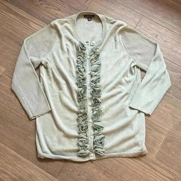 🔥Brooks Brothers🔥 | Sea foam green button up cardigan with flowers - Picture 1 of 9